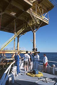 oil-rig.jpg (29132 bytes)